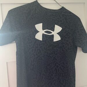 Boys XL UA tee
